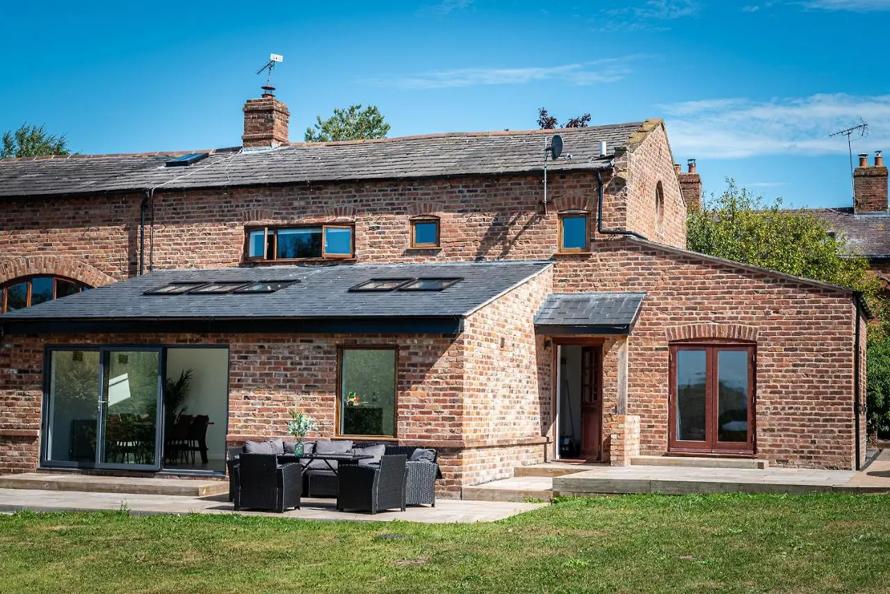 Holiday home No1 Little Barrow Barns - Sleeps 10 Villa Chester