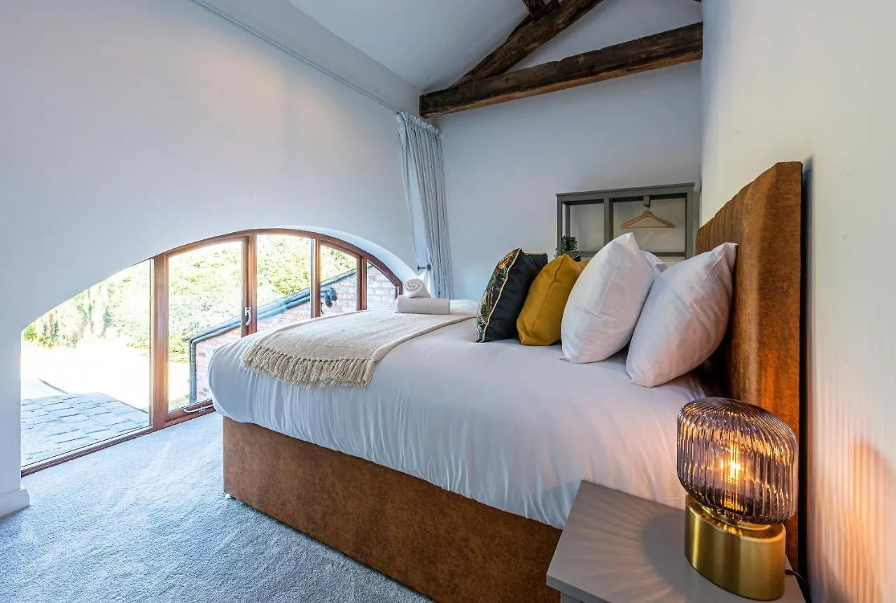 Holiday home No1 Little Barrow Barns - Sleeps 10 Villa Chester